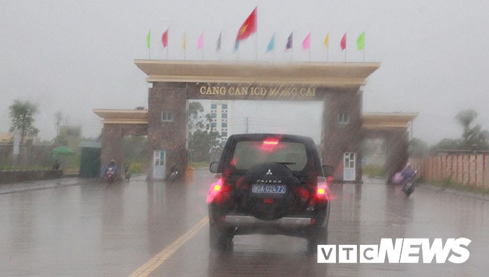 Hình ảnh mới nhất tại Quảng Ninh và Hải Phòng trước giờ bão số 3 đổ bộ